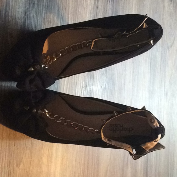 High Heels - Picture 2 of 2